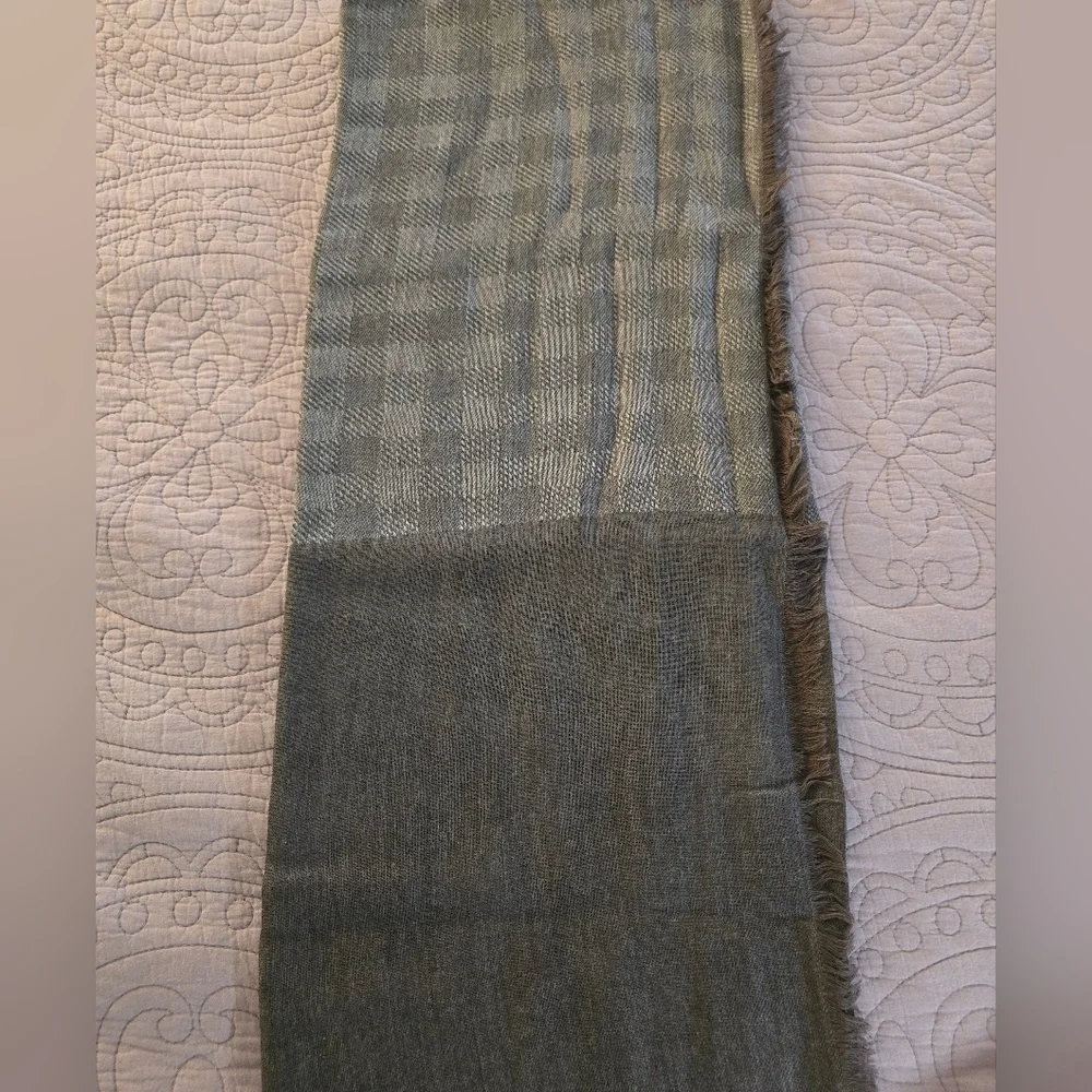 Enzo Mantovani - Mens Scarf In Charcoal and Light Gray Plaid Pattern